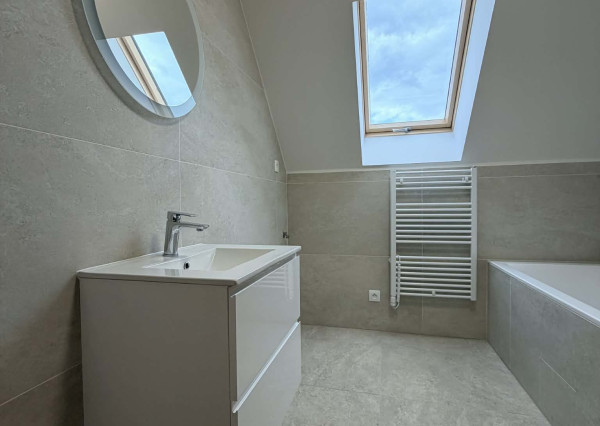 Reality KOMPLEX s.r.o Vám ponúka na predaj rodinnỳ dom