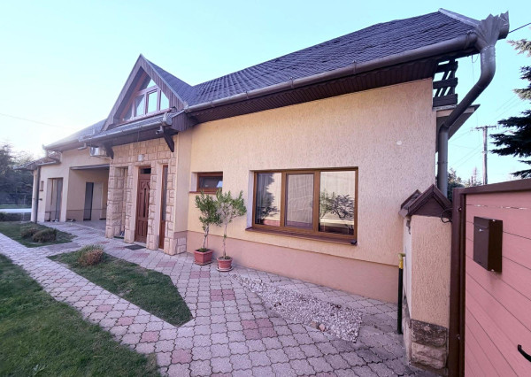 Reality KOMPLEX s.r.o Vám exkluzívne ponúka rodinny dom na predaj v Kolárove