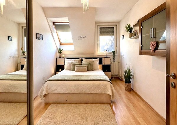 Reality KOMPLEX s.r.o. ponúka na PREDAJ priestranný 4-izbový byt s loggiou v centre Gabčíkova.