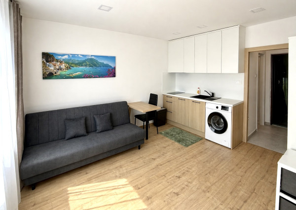 Reality KOMPLEX s.r.o. ponúka na PRENÁJOM modernú garsónku v top lokalite v Komárne.