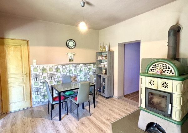 Exkluzívne iba u nás !!! Reality KOMPLEX s.r.o., Vám ponúka zrekonštruovaný 4 izbový rodinný dom s pozemkom vo vyhľadávanej lokalite v úplne tichom prostredí, obci  Bátorove Kosihy !!!