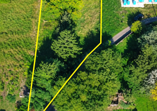 Reality KOMPLEX s.r.o Vám ponúka na predaj priestranný stavebný pozemok s výmerou 1300 m² v obci Topoľníky