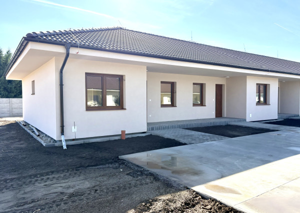 Reality Komplex s.r.o. ponúka na predaj novostavby radových domov v pokojnej lokalite obce Kameničná !!!