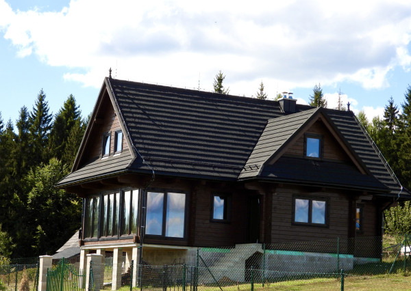 Reality KOMPLEX s.r.o. ponúka na PREDAJ exkluzívnu horskú drevenicu s panoramatickým výhľadom.