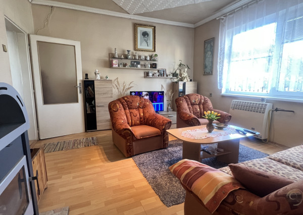 Zachovalý rodinný dom za dobrú cenu v Strekove na PREDAJ!!