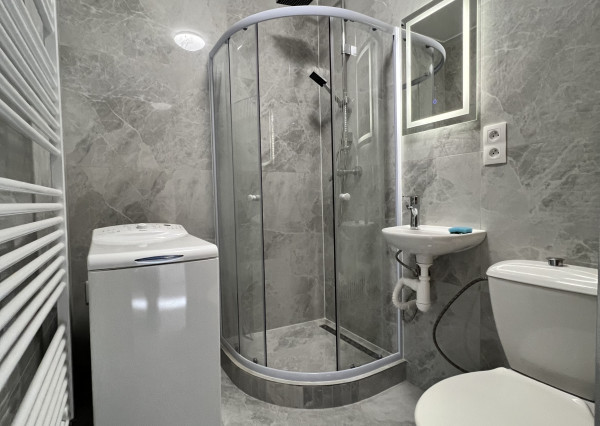 Reality KOMPLEX s.r.o. ponúka na PRENÁJOM krásny 1 izbový byt v centre Dunajskej Stredy!