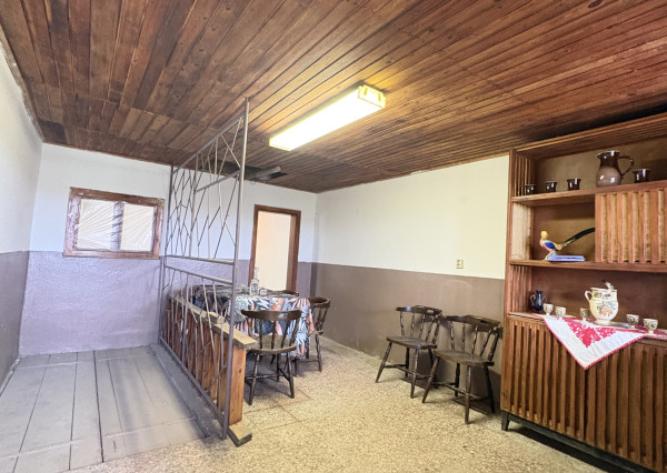 IBA U NÁS !!! Reality KOMPLEX s.r.o. ponúka EXKLUZÍVNE na predaj poschodovú chatu s pivnicou v chatovej oblasti Chotín !!!