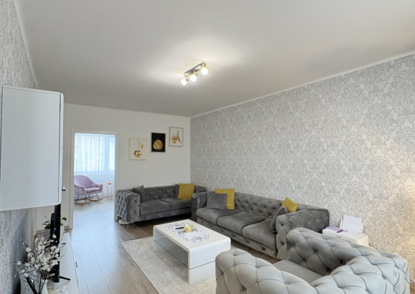 Reality KOMPLEX s.r.o. Vám ponúka na PREDAJ tento nádherný, kompletne zrekonštruovaný a zariadený trojizbový byt v Komárne.