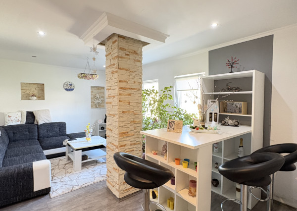 Exkluzívne iba u nás !!! Reality KOMPLEX s.r.o., Vám ponúka zrekonštruovaný 4 izbový rodinný dom s pozemkom vo vyhľadávanej lokalite v úplne tichom prostredí, obci Pribeta !!!