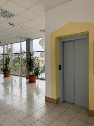 Reality KOMPLEX s.r.o. Vám ponúka do prenájmu obchodno – kancelárske priestory v centre Komárna!! - fotografia 10
