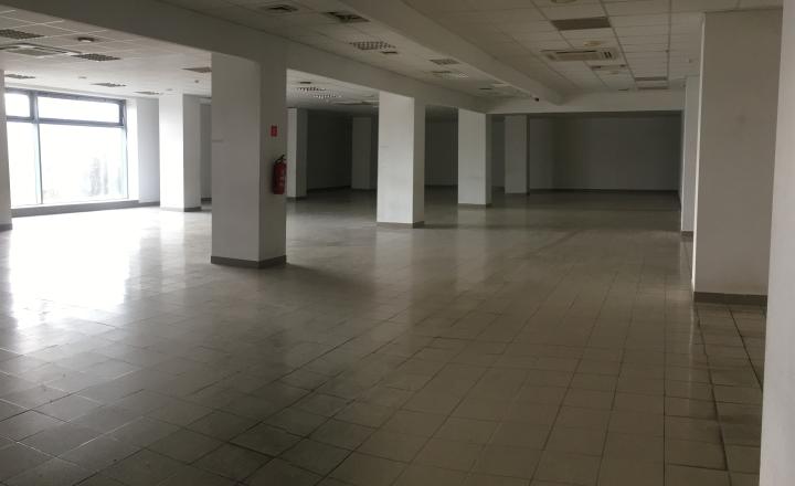 Reality KOMPLEX s.r.o. Vám ponúka do prenájmu obchodno – kancelárske priestory v centre Komárna!! - fotografia 18