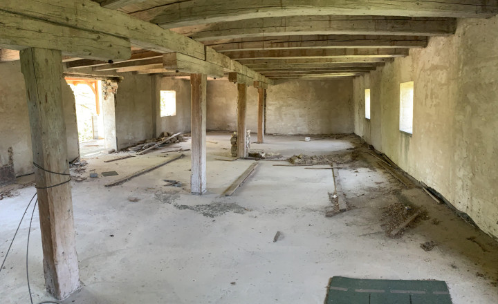 Reality KOMPLEX s.r.o. Vám ponúkana predaj veľkú budovu čarokrásnej, pokojnej lokalite! - fotografia 6