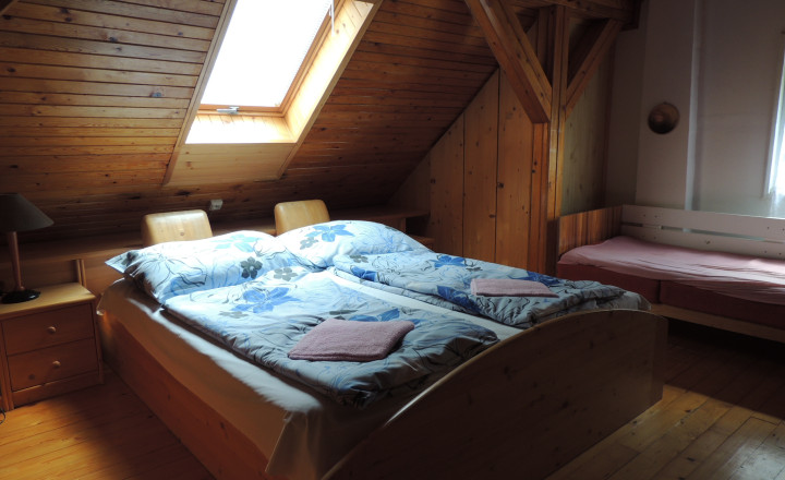 Reality KOMPLEX s.r.o. Vám ponúka na PREDAJ viacgeneračný rodinný dom len 60 km od BA!! - fotografia 9