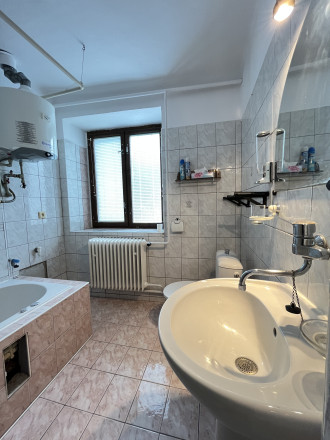REALITY KOMPLEX s.r.o. Vám ponúka na predaj rodinný dom v centre mesta s polyfunkčnou budovou v Komárne-super lokalita!!! - fotografia 3
