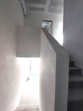 Reality Komplex s.r.o. Vám ponúka na PREDAJ dvojpodlažný rodinný dom v radovej zástavbe v Zemianskej Oľči. - fotografia 8