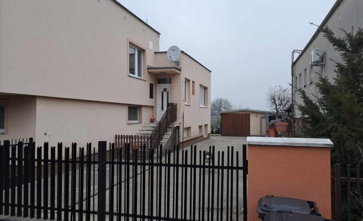 !!! LEN U NÁS!!! Reality KOMPLEX s.r.o. Vám ponúka NA PREDAJ rodinný dom v Kostolných Kračanoch - fotografia 10