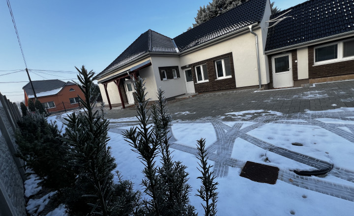 Reality KOMPLEX s.r.o. Vám ponúka na PREDAJ kompletne zrekonštruovaný 4 izbový rodinný dom v Dolnom Bare - fotografia 10