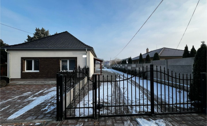Reality KOMPLEX s.r.o. Vám ponúka na PREDAJ kompletne zrekonštruovaný 4 izbový rodinný dom v Dolnom Bare - fotografia 35