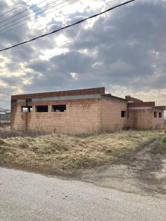 Reality Komplex s.r.o Vám ponúka na predaj polyfunkčný objekt v Zlatnej na Ostrove. - fotografia 3