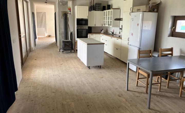 Reality KOMPLEX s.r.o Vám ponúka na predaj moderný nízkoenergetický drevodomov na pozemku s rozlohou 2395 m2. - fotografia 10