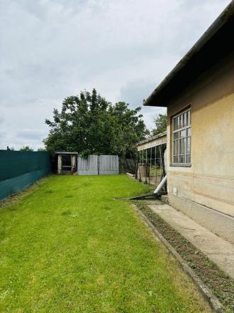 Reality Komplex s.r.o., Vám ponúka Exkluzívne na PREDAJ veľký pozemok so starým vidieckym domom v obci Veľké Ludince - fotografia 2
