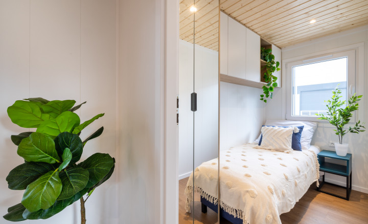 Exkluzívne iba u nás Vám Reality KOMPLEX s.r.o., ponúka na PREDAJ nový CELOROČNE OBÝVATEĽNÝ MOBILNÝ DOM VERONA s rozmerom 12x4m!!! - fotografia 8