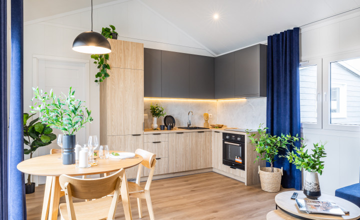 Exkluzívne iba u nás Vám Reality KOMPLEX s.r.o., ponúka na PREDAJ nový CELOROČNE OBÝVATEĽNÝ MOBILNÝ DOM MALTA s rozmerom 13,2x4,3m!!! - fotografia 1