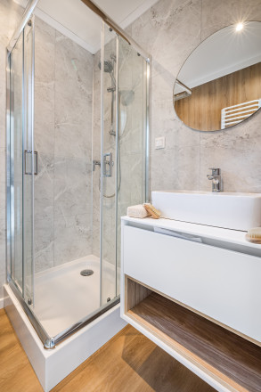 Exkluzívne iba u nás Vám Reality KOMPLEX s.r.o., ponúka na PREDAJ nový CELOROČNE OBÝVATEĽNÝ MOBILNÝ DOM MALTA s rozmerom 13,2x4,3m!!! - fotografia 12