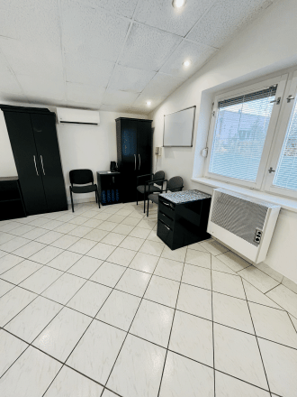 Reality KOMPLEX s.r.o., Vám ponúka komerčný priestor NA PRENÁJOM v Dunajskej Strede. - fotografia 1