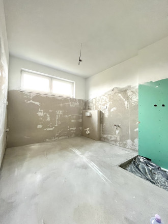 Reality KOMPLEX s.r.o.  Vám predstavuje na PREDAJ jedinečnú príležitosť bývania v rodinných radových domov v srdci obce Okoličná na Ostrove. - fotografia 7