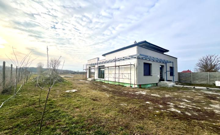 Reality KOMPLEX s.r.o. ponúka na PREDAJ kvalitnú 4 izbovú NOVOSTAVBU v obci Horné Mýto - fotografia 43