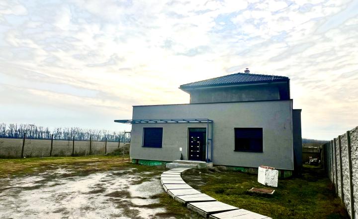 Reality KOMPLEX s.r.o. ponúka na PREDAJ kvalitnú 4 izbovú NOVOSTAVBU v obci Horné Mýto - fotografia 45