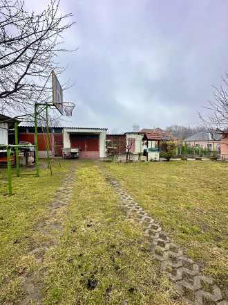 IBA U NÁS! Reality KOMPLEX s.r.o. vám ponúka na predaj priestranný rodinný dom v Komárome (Maďarsko) - fotografia 14