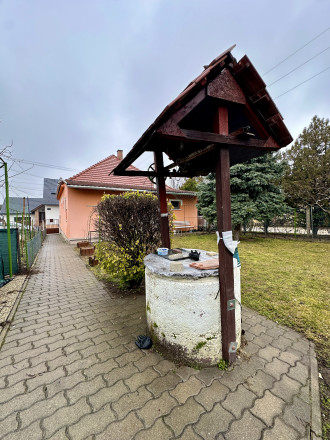 IBA U NÁS! Reality KOMPLEX s.r.o. vám ponúka na predaj priestranný rodinný dom v Komárome (Maďarsko) - fotografia 15