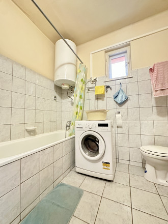 IBA U NÁS! Reality KOMPLEX s.r.o. vám ponúka na predaj priestranný rodinný dom v Komárome (Maďarsko) - fotografia 4