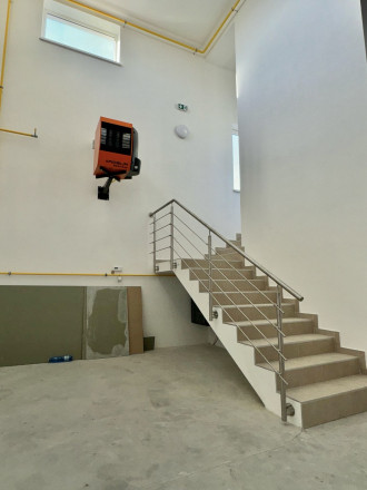 Reality KOMPLEX s.r.o. ,Vám ponúka skladový priestor o výmere 700 m2 v priemyselnom areáli v meste  Šurany. - fotografia 3