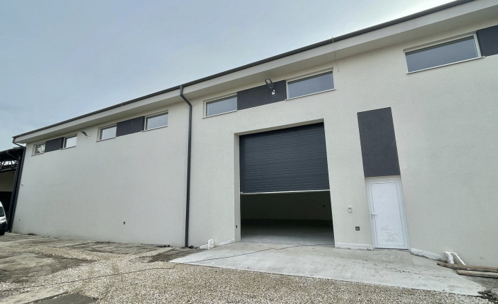 Reality KOMPLEX s.r.o. ,Vám ponúka skladový priestor o výmere 700 m2 v priemyselnom areáli v meste  Šurany. - fotografia 6