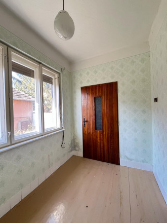 Reality KOMPLEX s.r.o. Vám ponúka na predaj rodinný dom v meste Kolárovo. - fotografia 11