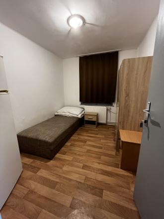Reality KOMPLEX s.r.o. Vám ponúka  EXKLUZÍVNE na predaj priestranný a plne zariadený penzión vo výnimočnej lokalite – priamo na hlavnej ulici v Komárome (Maďarsko). - fotografia 31