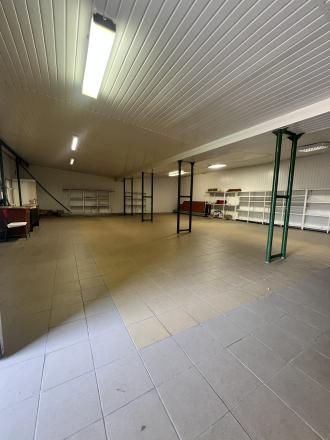Do NÁJMU ponúkame dom na obchodno-podnikateľské účely vo frekventovanej lokalite v Komárne! - fotografia 2