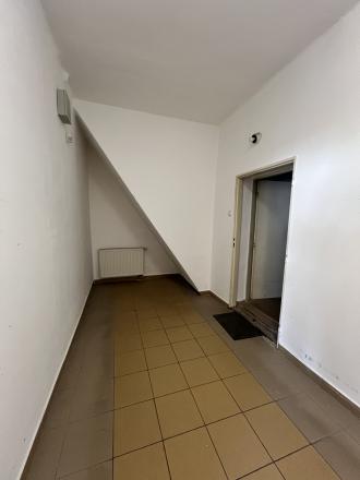 Do NÁJMU ponúkame dom na obchodno-podnikateľské účely vo frekventovanej lokalite v Komárne! - fotografia 5