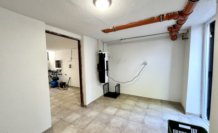 Reality KOMPLEX s.r.o. ponúka na PRENÁJOM exkluzívny rodinný dom s moderným vybavením a krásnou záhradou v obci Veľké Blahovo - fotografia 30