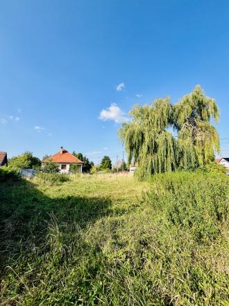 Reality KOMPLEX s.r.o., Vám EXKLUZÍVNE ponúka na predaj pozemok v obci Okoč - fotografia 2