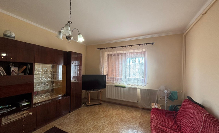 Reality KOMPLEX Vám ponúka EXKLUZÍVNE na predaj rodinný dom, ktorý sa nachádza priamo v centre mesta Veľký Meder. - fotografia 1