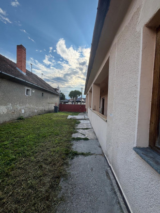 Reality KOMPLEX Vám ponúka EXKLUZÍVNE na predaj rodinný dom, ktorý sa nachádza priamo v centre mesta Veľký Meder. - fotografia 10
