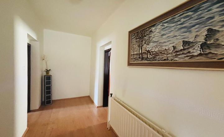 Reality KOMPLEX s.r.o. Vám EXKLUZÍVNE ponúka na predaj rodinný dom v obci Zemianska Olča - fotografia 7