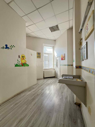Reality KOMPLEX s.r.o Vám ponúka na prenájom nebytové priestory v rušnej lokalite mesta Komárno. - fotografia 3