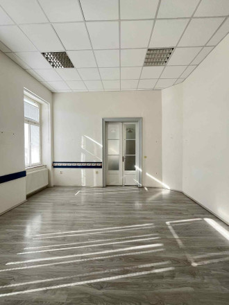 Reality KOMPLEX s.r.o Vám ponúka na prenájom nebytové priestory v rušnej lokalite mesta Komárno. - fotografia 5