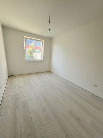 Reality KOMPLEX s.r.o., Vám ponúka na predaj moderný 3-izbový byt s balkónom a vlastnou záhradou v štvorbytovke v Dunajskej Strede - fotografia 3