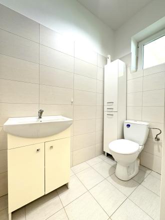Reality KOMPLEX s.r.o., ponúka na PREDAJ luxusný nadštandardný rodinný dom s relaxačnou záhradou v tichej a obľúbenej lokalite FLORIDA VILLA PARK v meste Dunajská Streda !!! - fotografia 19